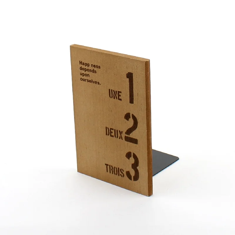- Foldable and portable cat bagBookend (Typography/BN/10.4x11x16cm)